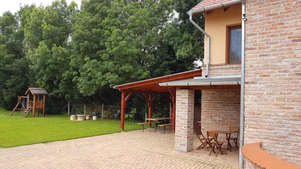 Gyulai Fuerdoe Apartman 외부 사진